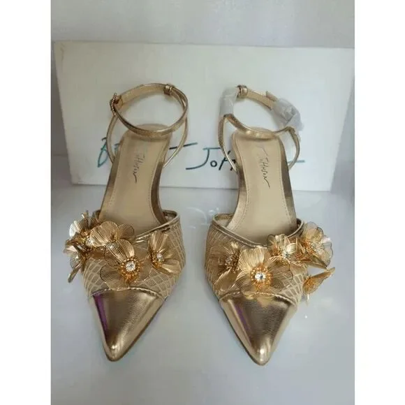 ✨ BETSEY JOHNSON Carli Gold Flower Ornament Pumps MSRP $139 SIZE 6,5 NEW IN BOX - Picture 9 of 17